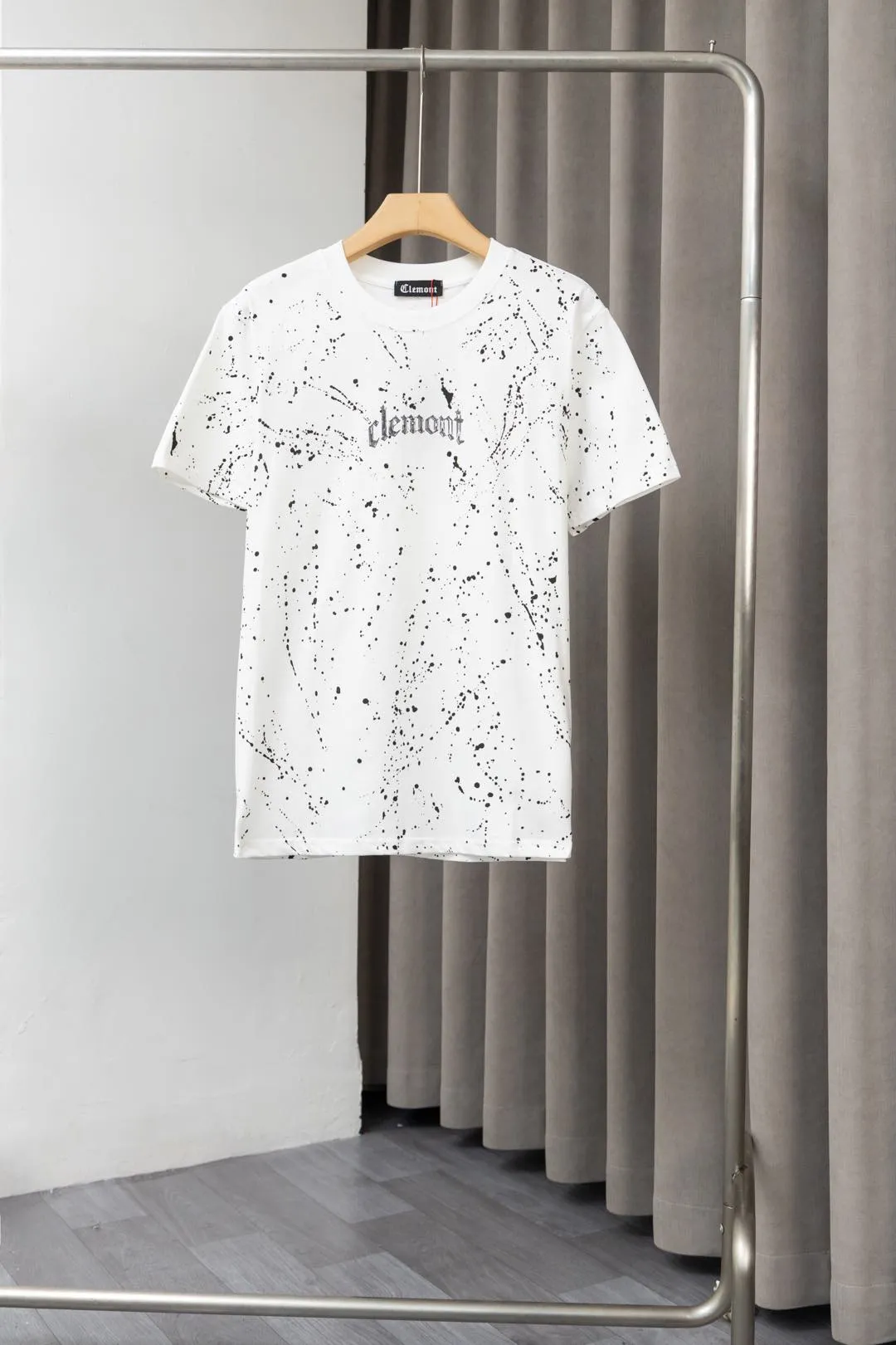 Y 007 Clement 25ss New Arrival T-shirt, made of high quality double yarn fabric, soft fabric, front and rear letter logo + splash ink pattern printing process, fashionable Versatile, same style for men and women, color: Black, White. Size:M～XXL